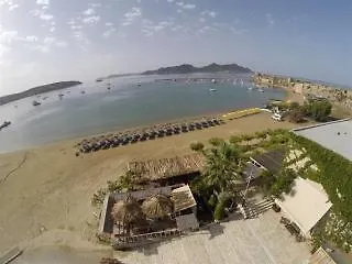 Methoni Beach Hotel מלון